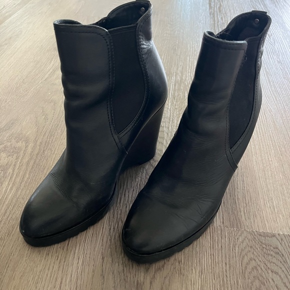 Michael Kors waterproof leather wedge ankle boots 8 - Picture 2 of 7